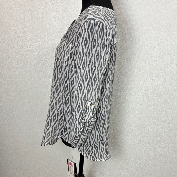 129  NWT  I. N. Studio Women's Black and White Patterned Top. SzPM - Picture 4 of 11